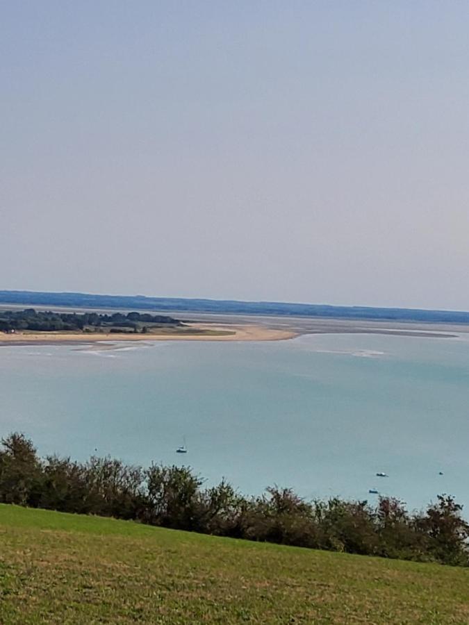 Chez Jollyjune, A Moins D'Une Heure Du Mont Saint Michel Champeaux Экстерьер фото